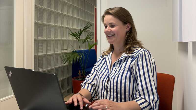 Als projectplanner houdt Anne projecten op koers